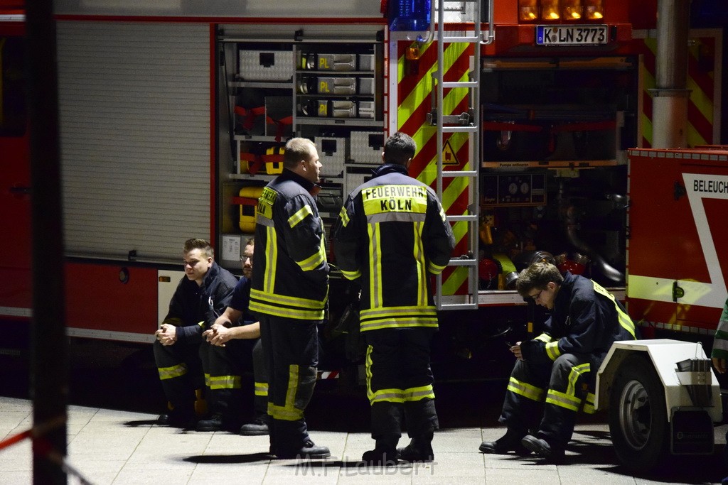 Einsatz BF Messerstecherei Koeln Neustadt Nord Eberplatz Platzmitte P065.JPG - Miklos Laubert